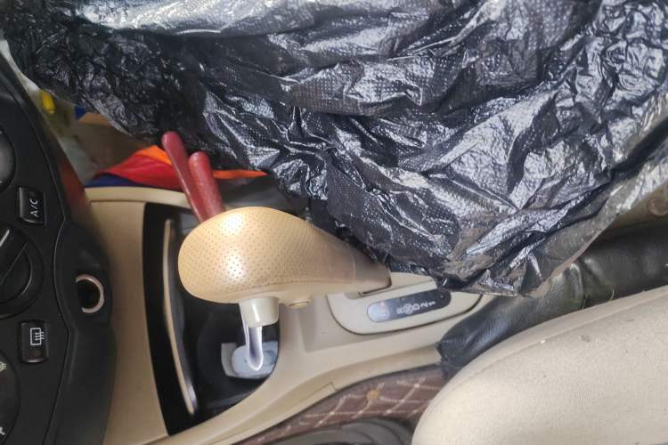 Used Nissan Geniss 2006 1.8L Automatic Standard Edition Gear Lever