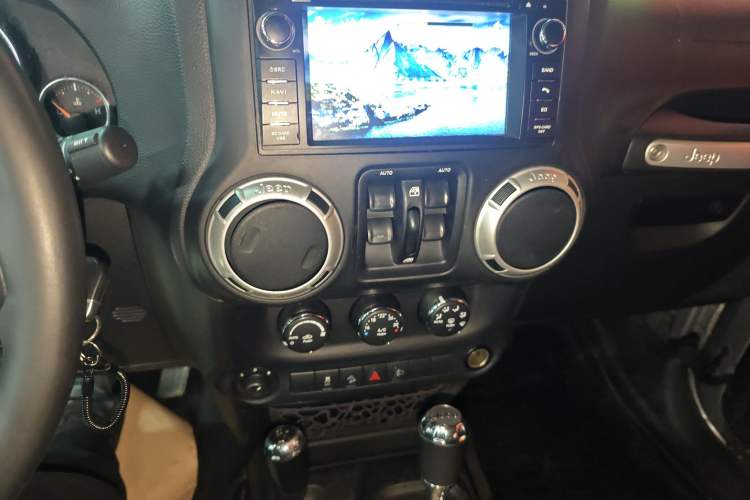 Used Jeep Wrangler 2014 2.8TD Sahara Four-Door Edition