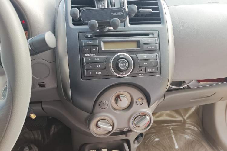 Used Nissan Sunny 2011 1.5XE CVT Comfort Edition Audio And AC Panel