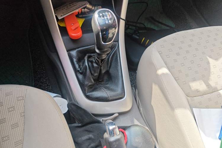 Used Baojun 630 2013 1.5L manual standard version Gear Lever