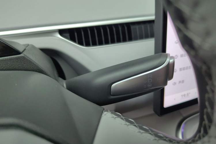 Used XPeng MONA M03 2025 600 with Ultra-Long Range Max Gear Lever