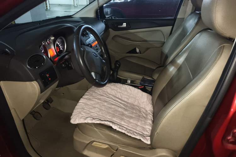 Used Ford Focus 2013 Hatchback Classic 1.8L Manual Fashion Edition