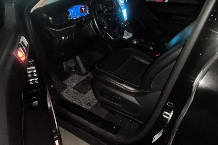 Used Ford Explorer 2020 EcoBoost 285 4x4 Titanium Edition 6 Seats
