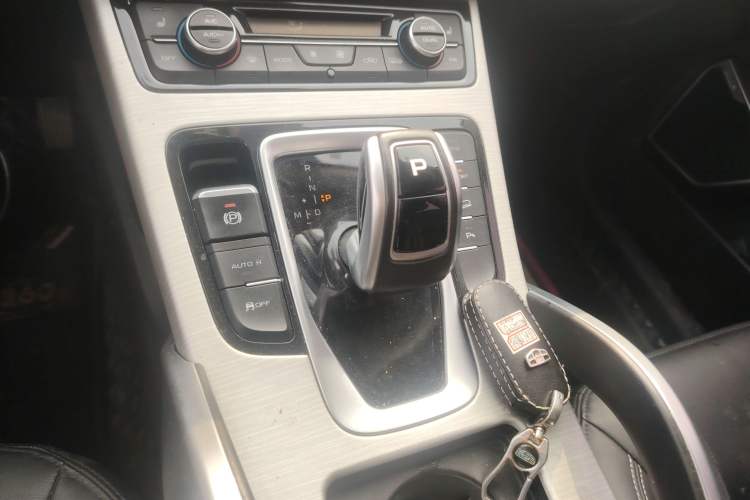 Used Geely Auto Emgrand X7 Sport 2020 1.8TD DCT Two-Wheel Drive Smart Connect 4G-Enabled Version
