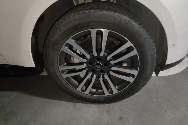 Used Land Rover Range Rover 2023 3.0 L6 400 PS Extended Long-Wheelbase Version