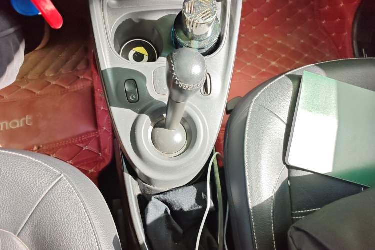 Used smart forfour 2016 0.9T 66 kW Pioneer Edition Gear Lever