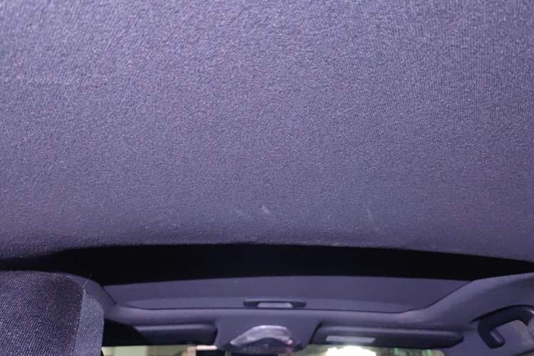 Used Toyota C-HR 2018 2.0L Luxury Sunroof Version China VI Standard Headliner