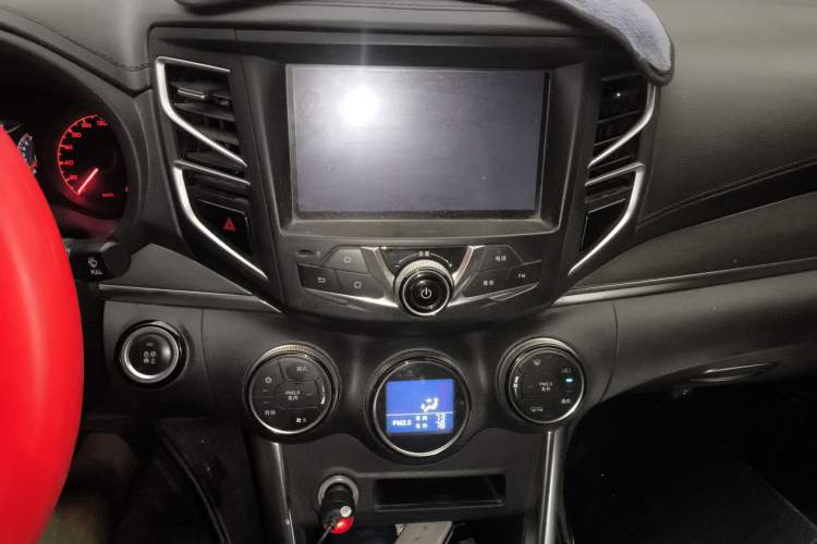 Used BYD Song New Energy 2017 Song DM 1.5TID All-Wheel Drive Prestige Model Audio And AC Panel