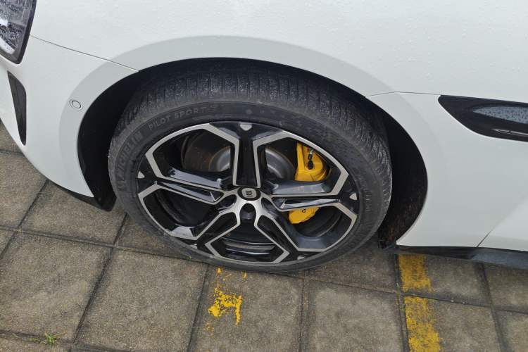 Used Xiaomi Auto SU7 2024 Four-Wheel Drive Ultra-Long Range Advanced Intelligent Driving Max Edition Exterior 4