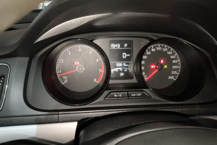 Used Volkswagen Lavida 2015 1.6L Automatic Fashion Edition Instrument Cluster