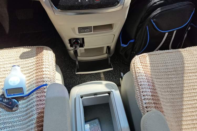 Used Buick GL8 2023 Land Executive Class Comfort Model