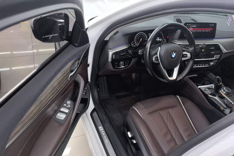 Used BMW 5 Series New Energy 2019 530Le Luxury Package Driver Seat