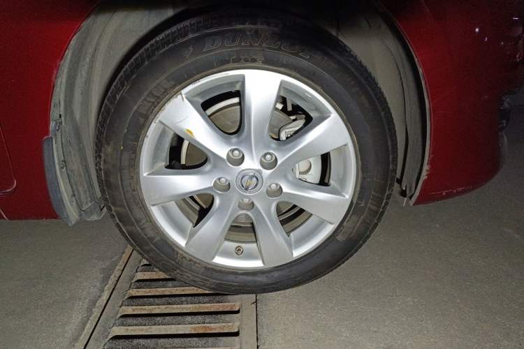 Used Nissan Tiida 2014 1.6L CVT Smart Model Right Front Wheel Hub