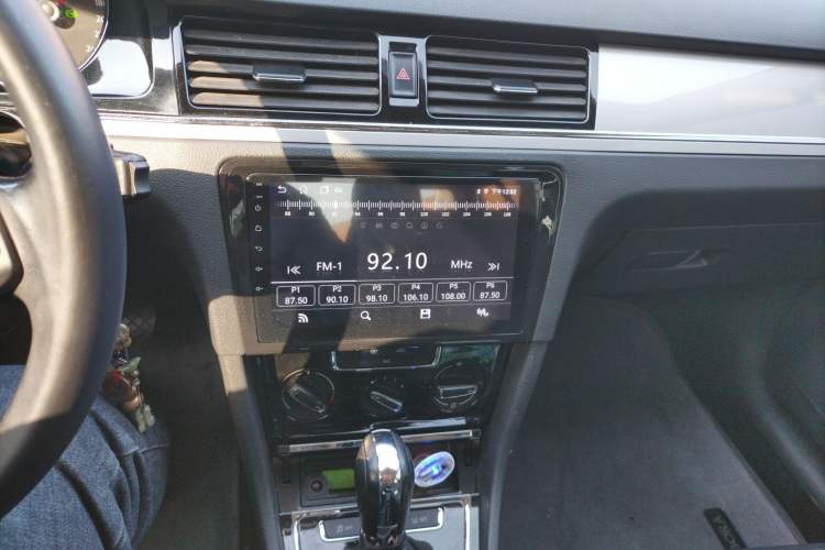 Used Volkswagen Bora 2015 Value Edition 1.6L Automatic Comfort Version Audio And AC Panel