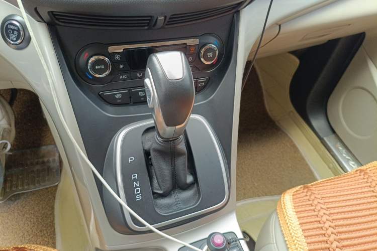 Used Ford Kuga 2013 2.0L GTDi Four-Wheel Drive Premium Model Gear Lever