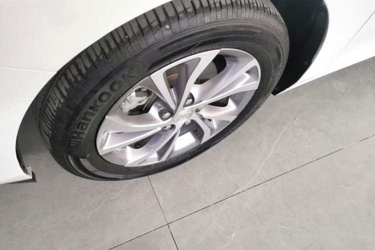 Used Buick Verano 2023 Pro Enjoyment Edition Left Front Wheel Hub