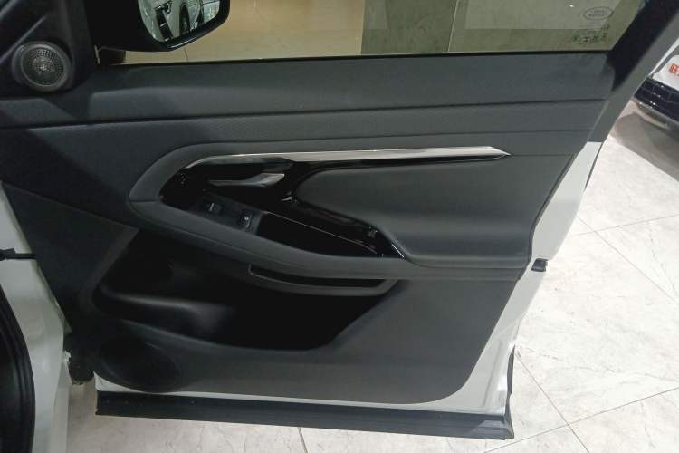 Used Land Rover Range Evoque 2021 Range Rover Velar 249 PS R-Dynamic S Performance Edition
