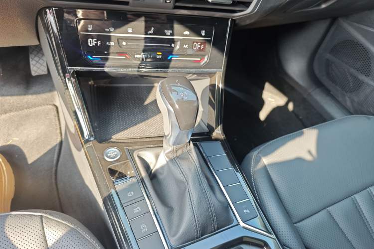 Used Volkswagen Passat 2025 Premium Version 380TSI Dragon Edition
