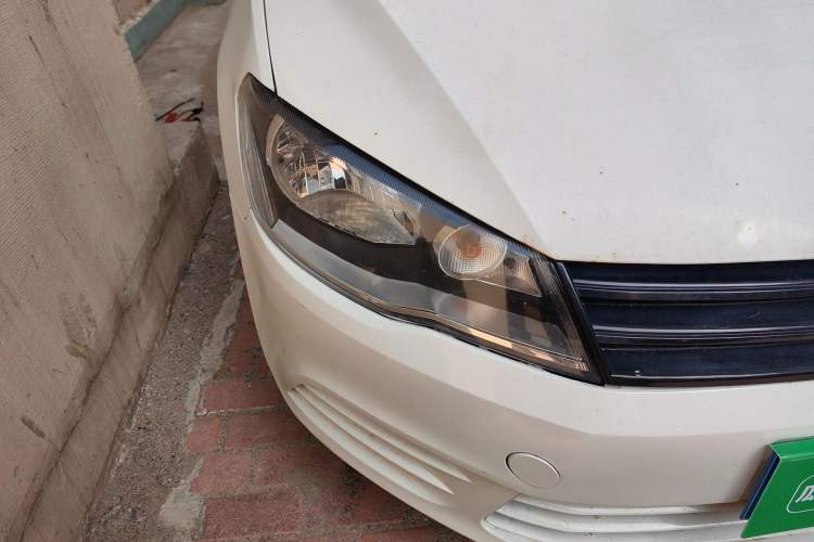 Used Volkswagen Jetta 2013 1.6L Manual Fashion Edition Right Front Headlight