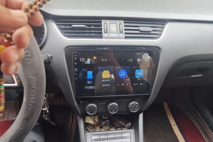 Used Skoda Octavia 2017 Classic Model 1.6L Manual Comfort Edition Audio And AC Panel