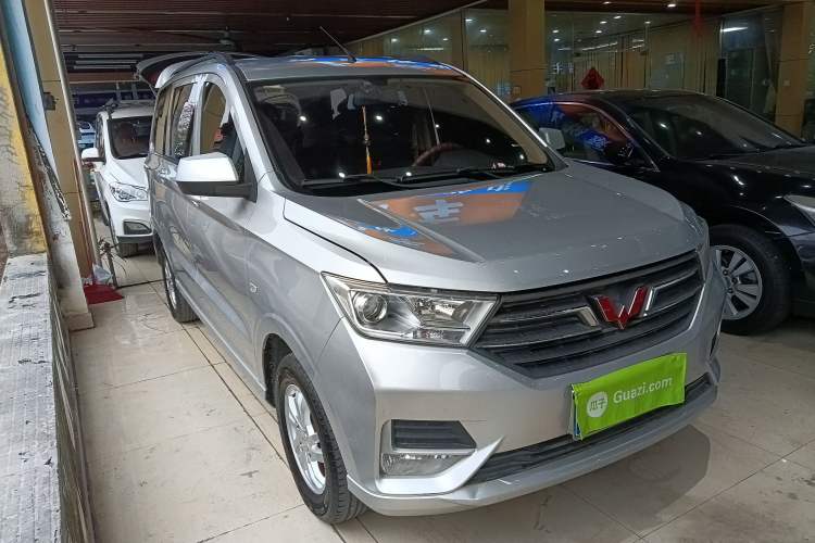 Used Wuling Hongguang 2019 1.5L S Standard Version China VI LAR
