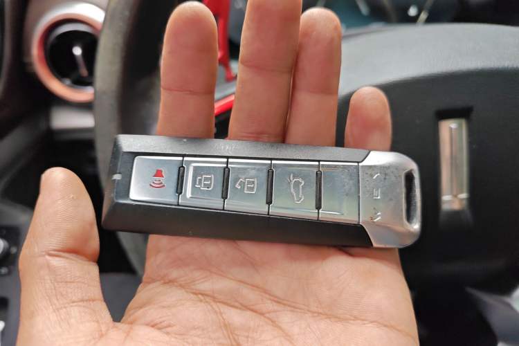 Used Wey VV6 2018 2.0T Two-Wheel-Drive Ultra-Luxury Version China V Standard
