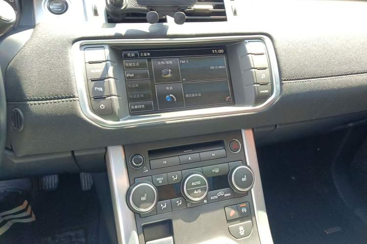 Used Land Rover Range Evoque 2015 2.0T Five-Door Fashion Edition Audio And AC Panel