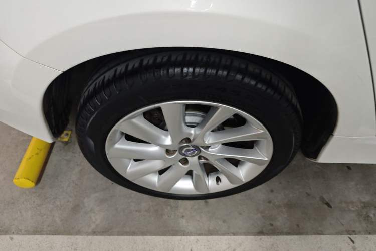 Used Volvo S60 2015 S60L 2.0T Zhiyuan Edition
