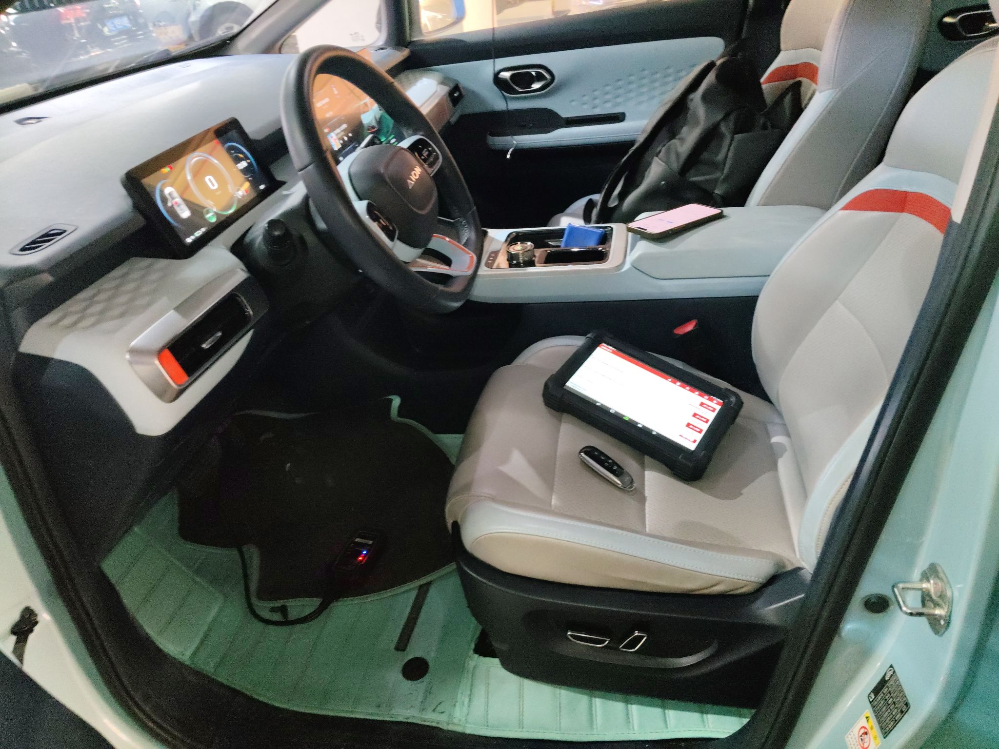 المقاعد الأمامية داخل السيارة