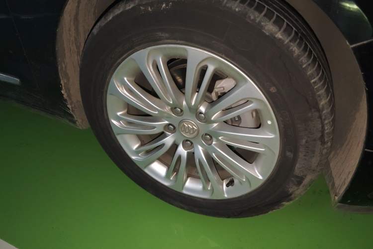 Used Buick LaCrosse 2016 20T Elite Edition Right Front Wheel Hub
