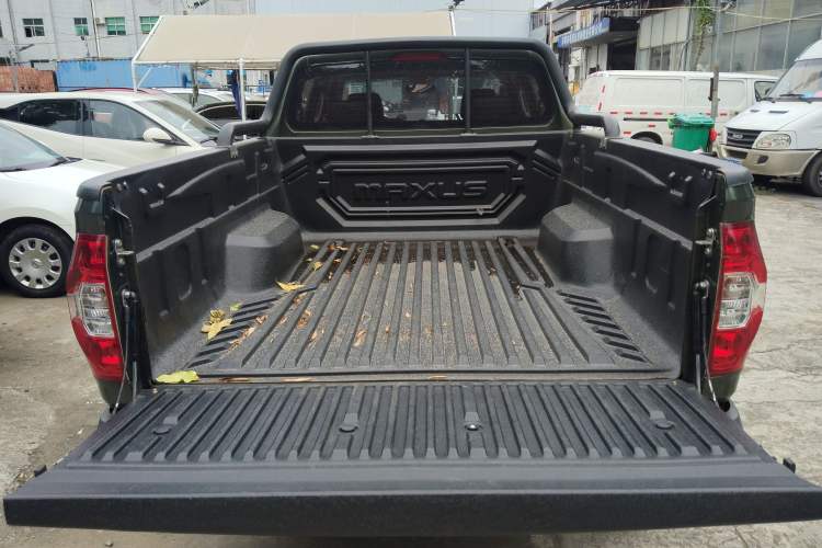 Used SAIC MAXUS T60 2017 2.4L Gasoline Manual Transmission Two-Wheel Drive High Ground Clearance Comfortable Version with Extended Cabin
