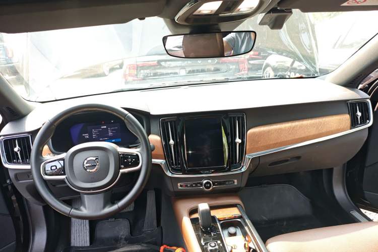 Used Volvo S90 2024 B5 Zhiyi Luxury Edition Center Console