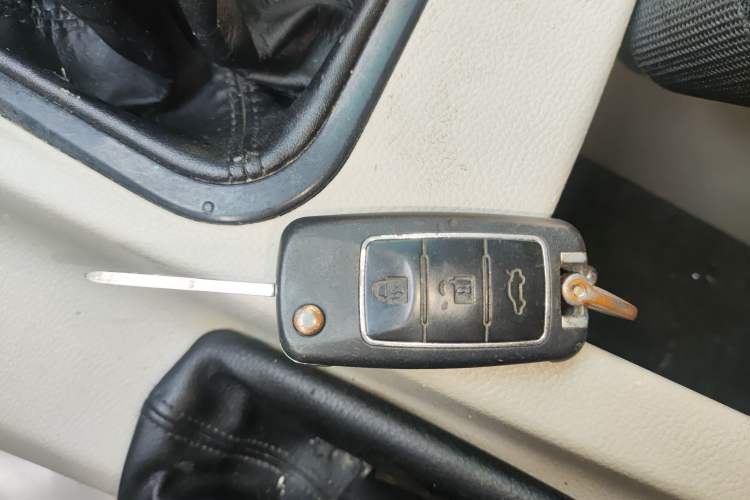 Used FORTHING Lingzhi 2018 M5 1.6L 7-Seater Comfort Model Vehicle Key