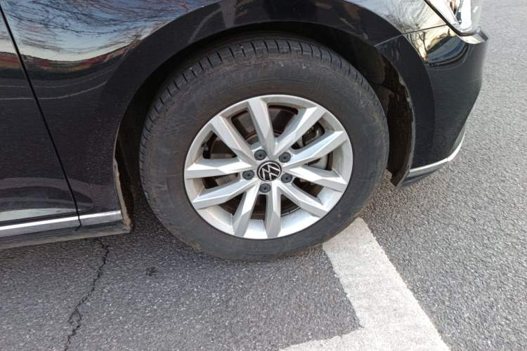 Used Volkswagen Magotan 2020 280TSI DSG Comfort Edition Right Front Wheel Hub