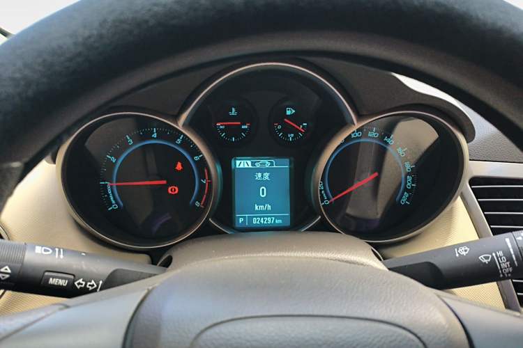 Used Chevrolet Cruze 2015 1.5L Classic SE AT Instrument Cluster