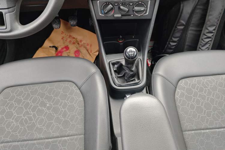 Used Volkswagen Santana 2015 1.6L Manual Comfort Edition Gear Lever