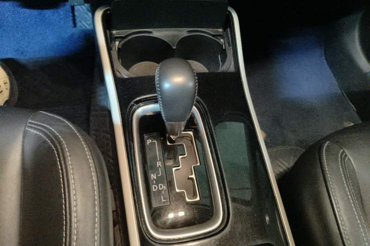 Used Mitsubishi Outlander 2019 2.0L Two-Wheel Drive Comfort Edition 5 Seats China V Standard