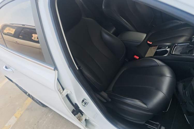 Used Roewe i5 2020 1.5L Automatic 4G Connect Luxury Flagship Edition
