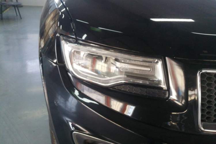 Used Jeep Grand Cherokee 2015 3.6L Luxury Navigation Edition Right Front Headlight