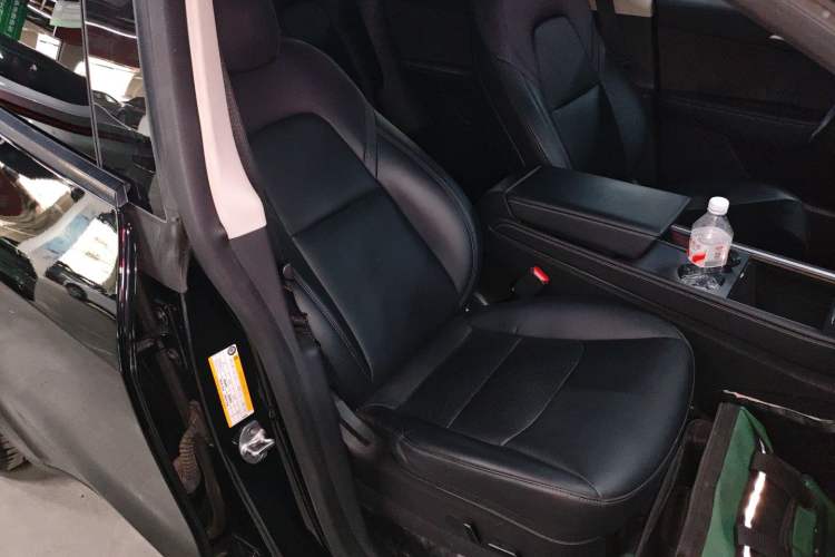 Used Tesla Model Y 2022 Long-Range All-Wheel-Drive Version Right Front Seat