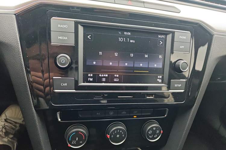 Used Volkswagen Magotan 2019 330TSI DSG Leading Edition China V Standard Audio And AC Panel