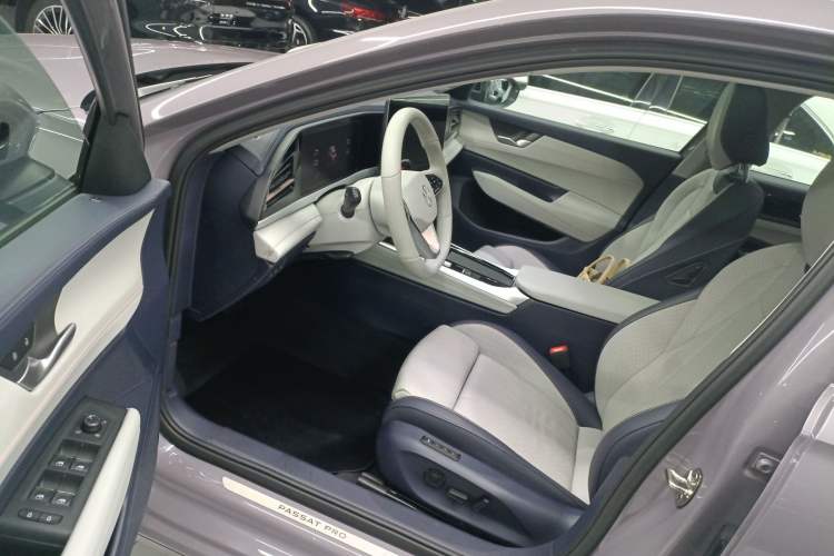 Used Volkswagen Passat 2025 Pro 380TSI Dragon Edition Driver Seat