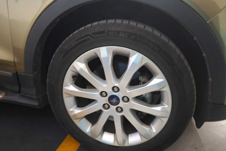 Used Ford Kuga 2013 1.6L GTDi Two-Wheel-Drive Trend Model Right Front Wheel Hub