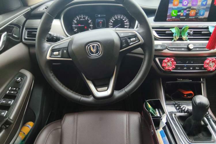 Used CHANGAN Raeton CC 2018 1.5T Manual Elegant Starry Edition China V Standard
