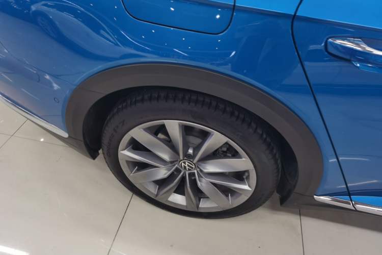 Used Volkswagen FAW-Volkswagen CC 2021 Estate Car 380TSI Vizion Edition Right Rear Wheel Hub