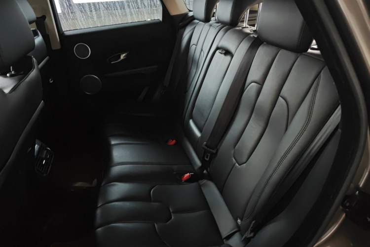 Used Land Rover Range Evoque 2015 2.0T Five-Door Zhiyao Edition Left Rear Seat
