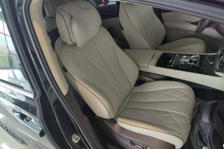 Used Denza D9 2024 DM-i 980 Four-Wheel Drive Flagship Model Right Front Seat