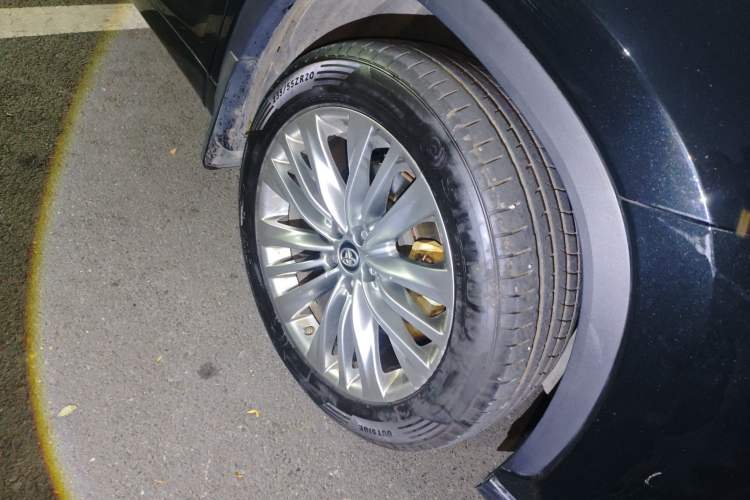 Used Toyota Highlander 2022 Dual-Engine 2.5L Four-Wheel Drive Supreme Edition 7-Seater Right Front Wheel Hub