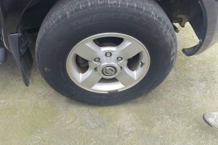 Used Nissan Paladin 2013 2.4L Two-Wheel Drive Standard Version China IV Standard Right Front Wheel Hub