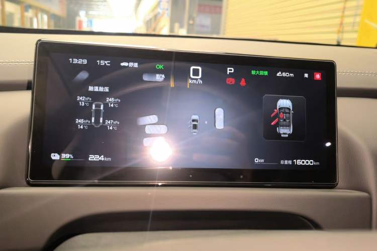 Used Formula Leopard Titanium 3 2025 501 km All-Wheel Drive Intelligent Driving Max Edition
